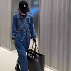 レトロな工装の連体のジーパンの女性のスーツの春と秋の新型のゆったりしているまっすぐな筒のワンピースのズボンの広い足のワンピースのズボンの潮