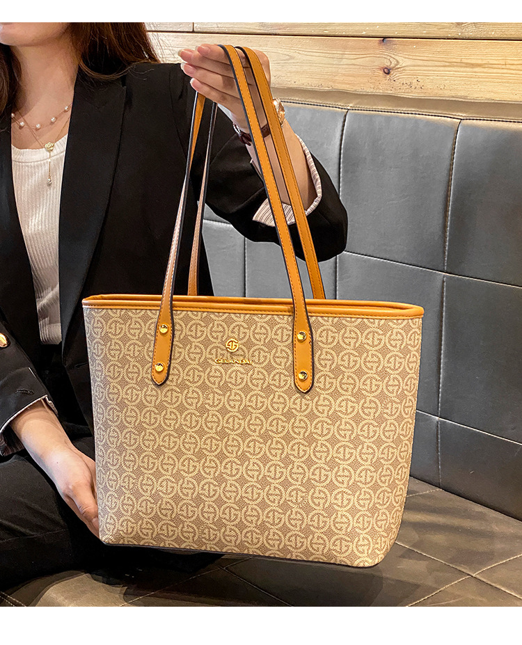 Nowa gorąca sprzedaż damska torba lekka luksusowa damska torba dojazdowa duża pojemność modna torba popularna prosta duża torba 2023_voghion.com