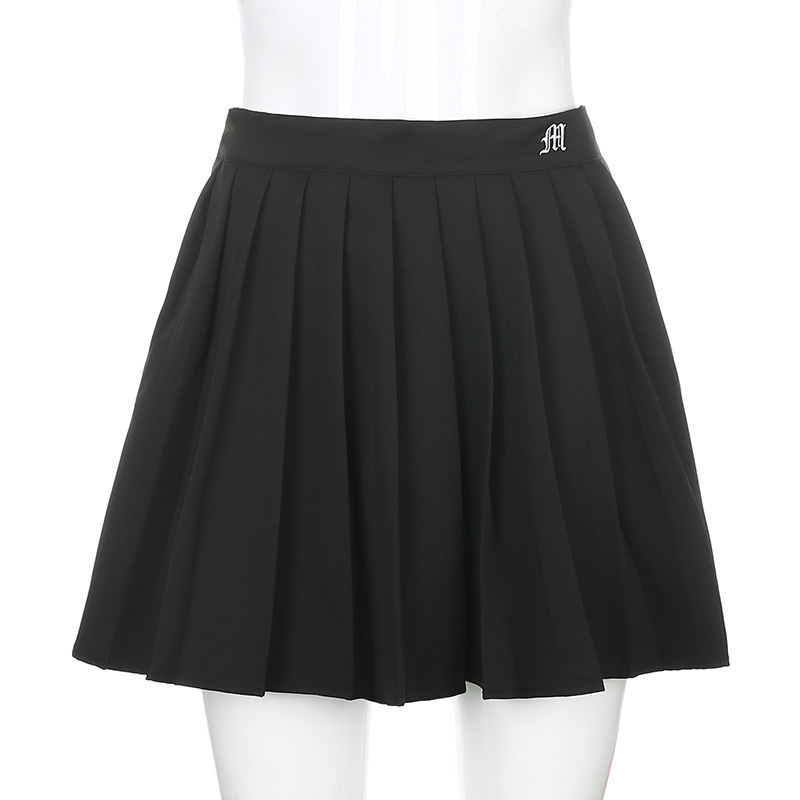Dames plooirok met letterborduursel voor streetstyle_voghion.com