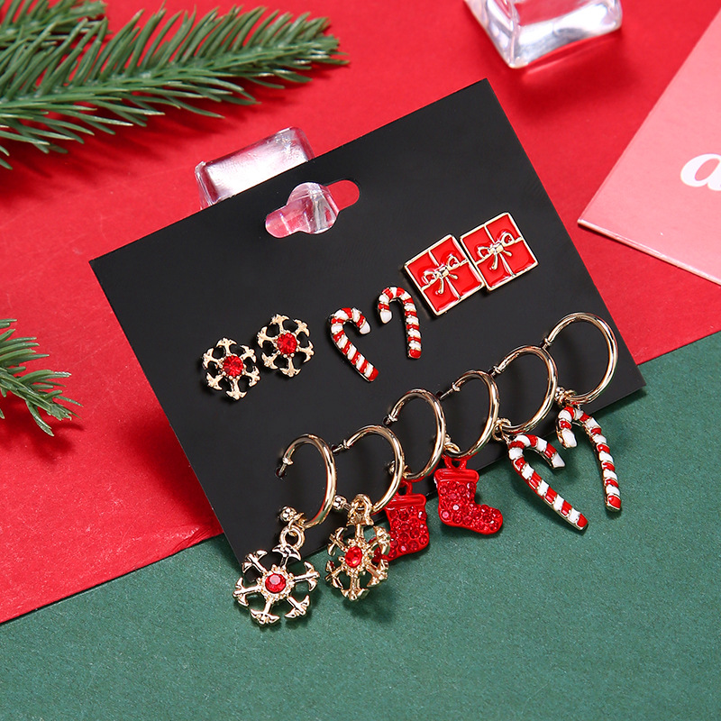 Cute Gift Box Snowflake Alloy Enamel Plating Inlay Rhinestones Earrings Ear Studs 1 Set display picture 1