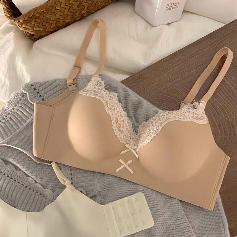 The Push-Up Effect Is Also Great~ It Instantly Makes the Entire Bust Look Like a C+ Size, Even Though It's Actually a Negative a Size The Push-Up Effect Is Also Great~ It Instantly Makes the Entire Bust Look Like a C+ Size, Even Though It's Actually a Negative a Size