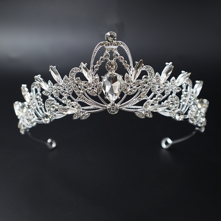 Corona de diamantes de imitación de alta gama estilo INS para fiesta nupcial, elegida por influencers para sesiones de fotos.