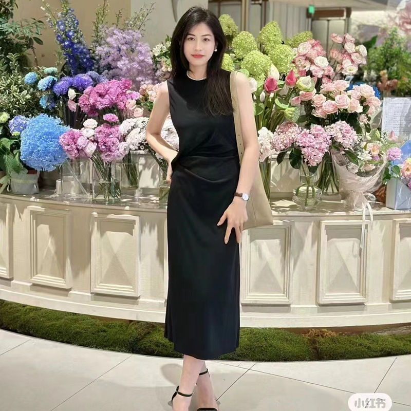 The European Version of the New Sleeveless Dress Has a Full Draped Pleated Design and Is Very Slimming. the Fabric Is Elastic