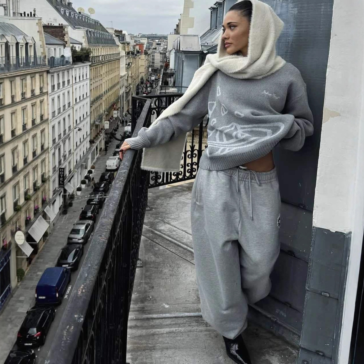 Europa y América bordado Jacquard transfronterizo estilo de moda de estilo callejero estilo americano camisa de punto simple suéter de cuello redondo