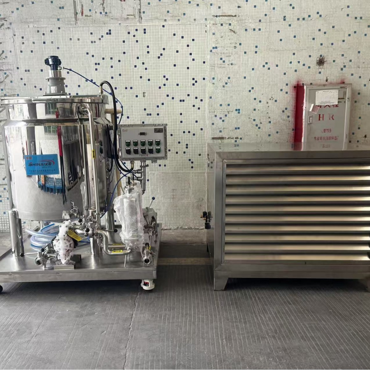 施耐克10年香水设备制造500L分体防爆香水搅拌冷冻过滤机香水生产