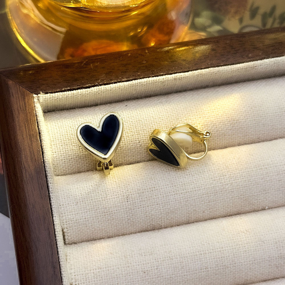 French de alta gama sin orejas pinzas para orejas de temperamento simple femenino pinzas para orejas triangulares de lujo ligero sin orejas pendientes Yiwu al por mayor