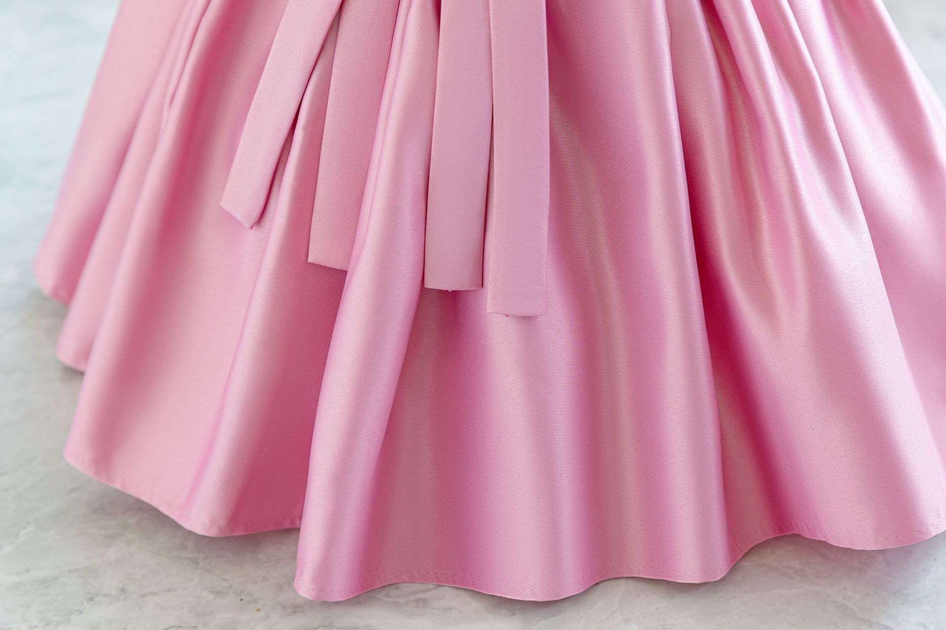 Robe d'anniversaire pour enfant Robe d'anniversaire pour enfant Robe de princesse de première année à rayures en satin avec nœud_voghion.com