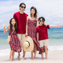 特别的亲子装高端母女连衣裙夏款2023一家三口沙滩裙套装度假时髦