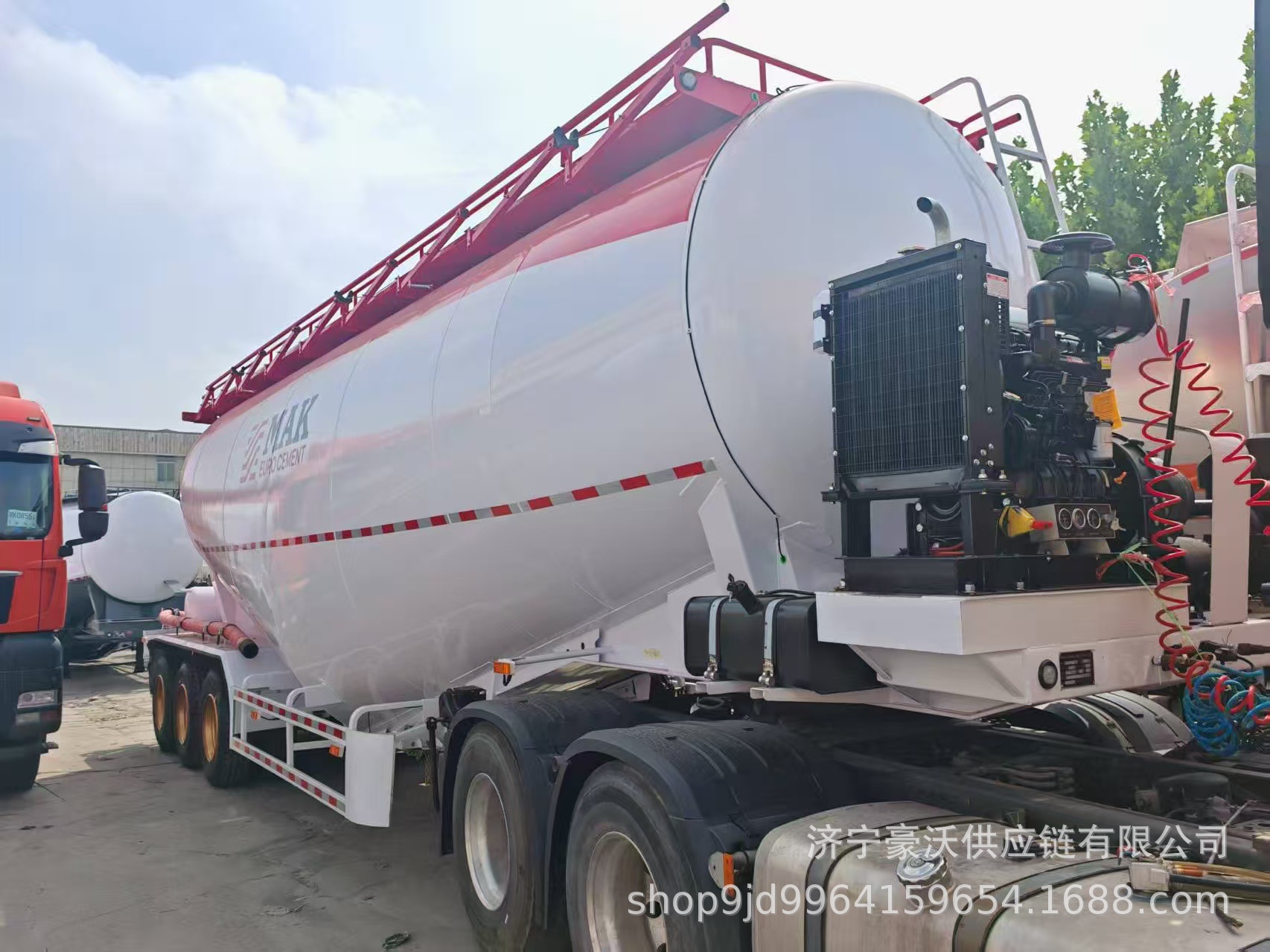 Cross-Border Powder and Granular Material Semi-Trailer 4-Axle Fly Ash Semi-Trailer Bulk Cement Tank Truck Semi-Trailer Powder Tank Truck