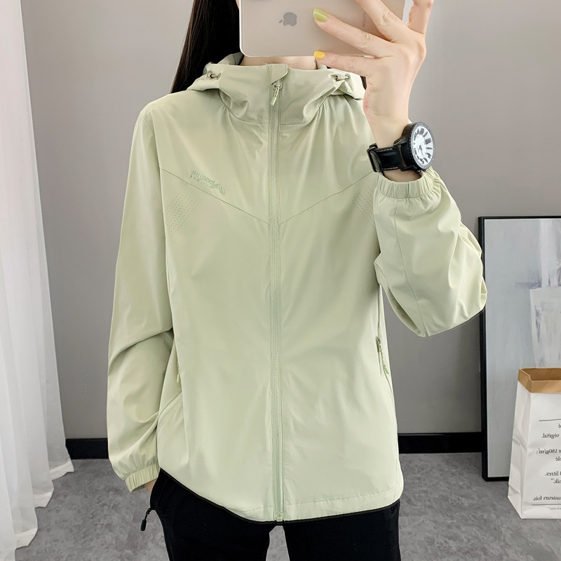 Spring and Autumn Soft Shell Jacket Women's Waterproof Breathable Mountaineering Thin Windproof Jacket Men's Outdoor Stretch Sports Windbreaker Jacket