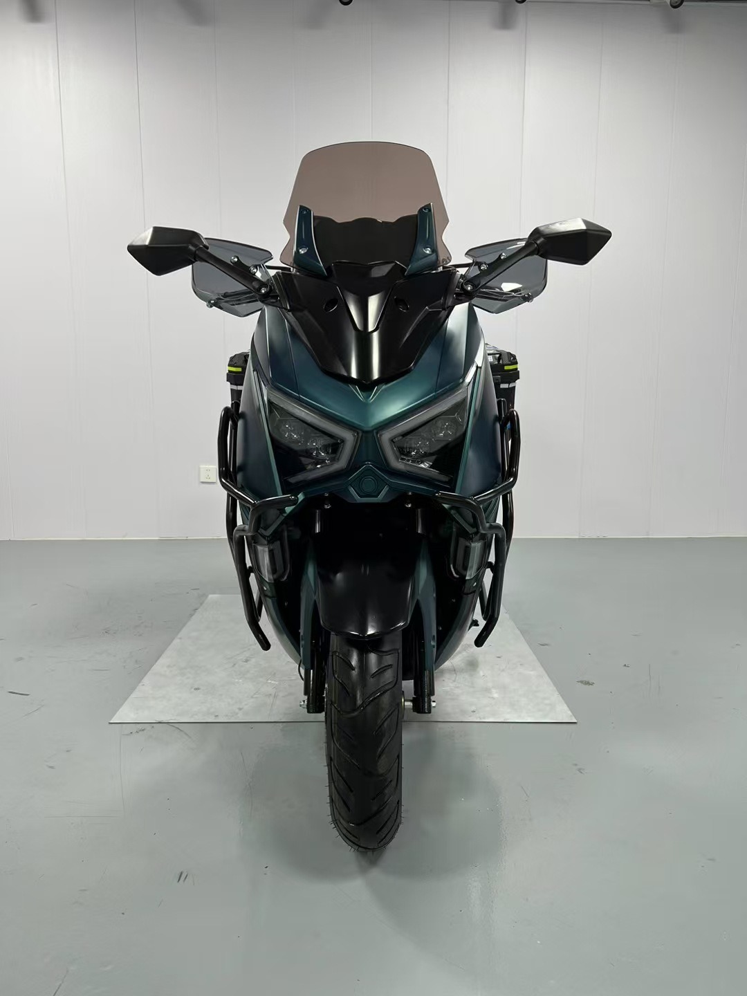 Cross-Border Hot-Selling Powerful Vehicle 4Th Generation Two-Wheeled Motorcycle for Adults to Commute and Commute Large Fuel-Saving Scooter Motorcycle