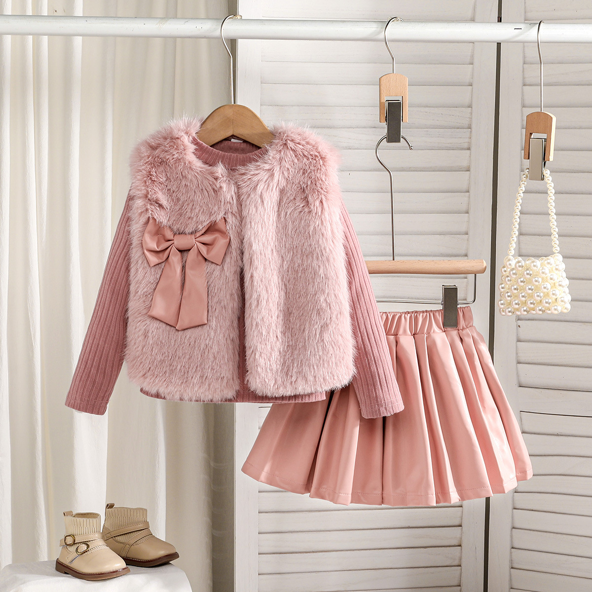 ファッショナブルな豪華な小さなベストと長袖ラウンドネックトップ + PU レザープリーツスカート女の子のための 3 点セットソースファクトリー