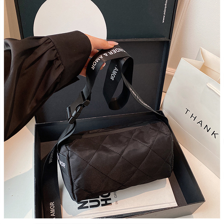 2026 New Ins Trendy Autumn and Winter Casual Quilted Embroidery Thread Single Shoulder Crossbody Bag Pillow Bag High-End Bag Women's Bag