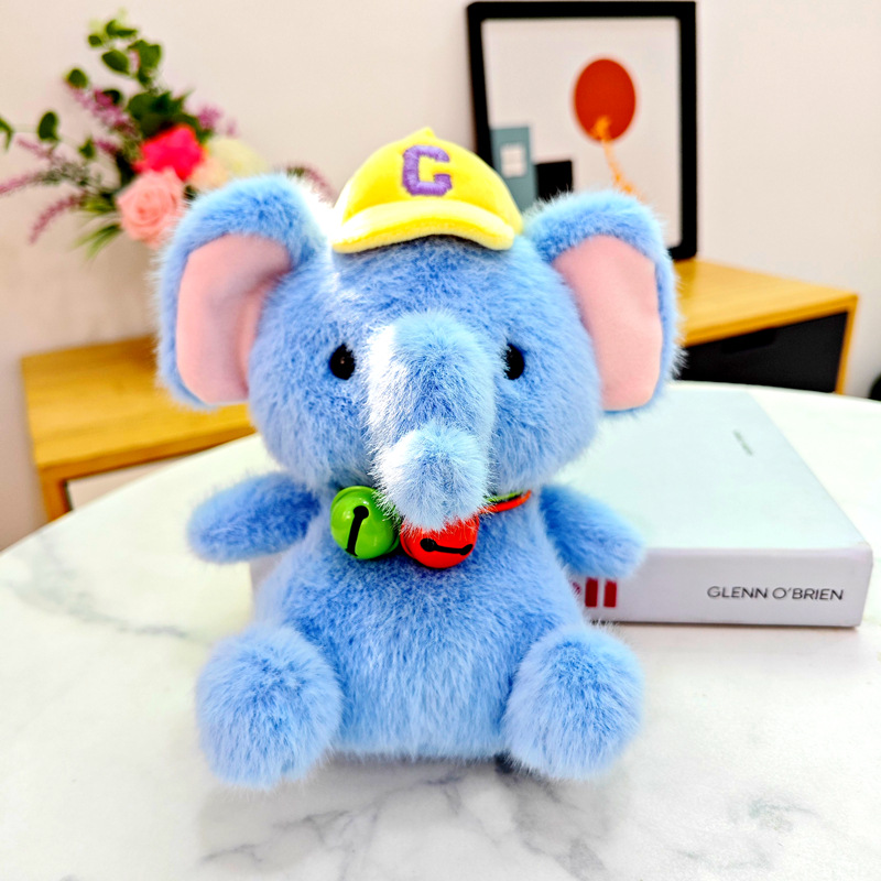 Muñecas, adornos, muñecas, juguetes de peluche, patos, dinosaurios, pingüinos, pollos amarillos, osos pardos, pandas, elefantes, carpincho, muñecas