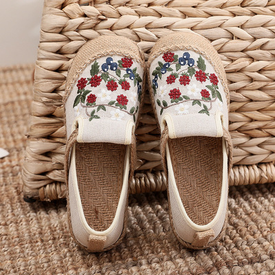 Women shoes ins tide shoes embroidered shoes new ethical wind light mouth low help old Beijing cloth shoes in stock