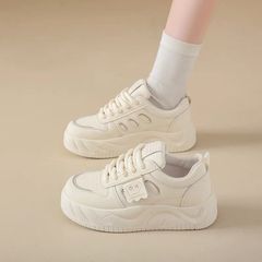 女性用厚底パンシューズ 2025 春と秋の新しいスタイルの女性用超ソフトで超軽量のレースアップスニーカー、多用途で人気のラウンドトゥスニーカー