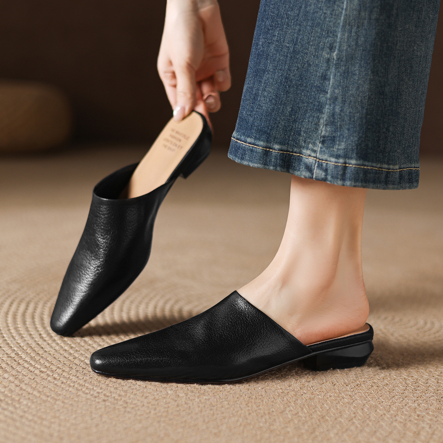 Giày mule nữ da cừu mũi vuông đế bệt — đen