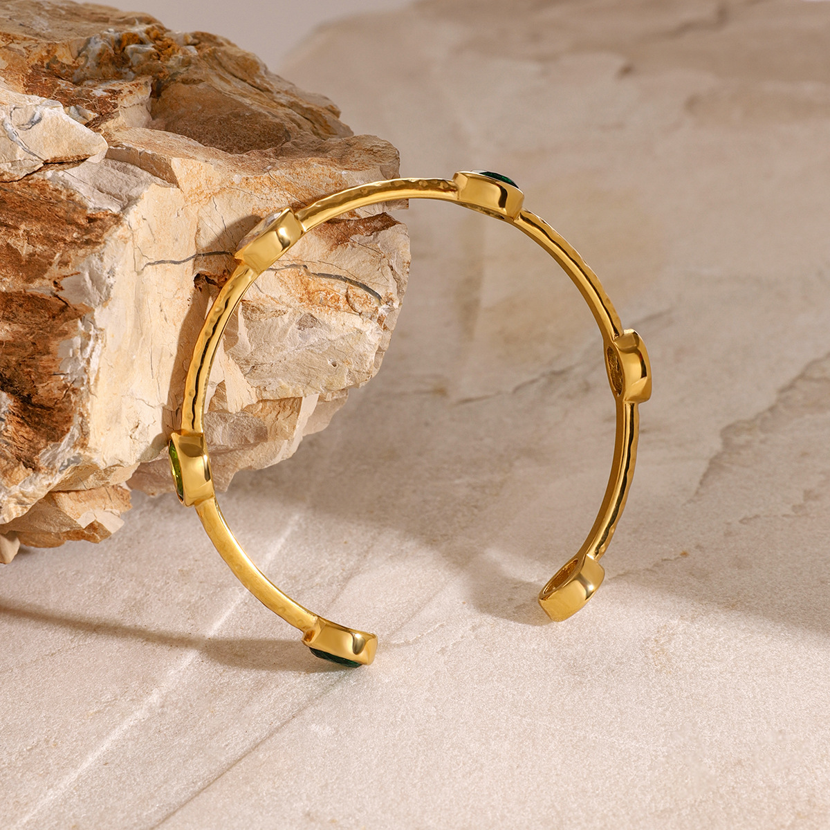 JEDING Europa y América pulsera de zircon de acero inoxidable en el viento ligero lujo joyería retro 18k oro no desvanecido pulsera de acero titanio