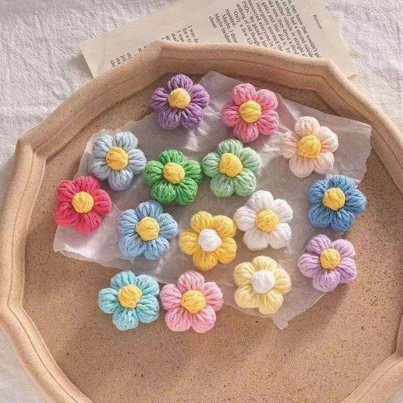 Plush Brooch Finished Wool Puff Flower Hand-Knitted Milk Cotton Hyuna Style Pendant Pendant Creative Gift Plush Brooch Finished Wool Puff Flower Hand-Knitted Milk Cotton Hyuna Style Pendant Pendant Creative Gift