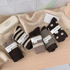 Japanese-style winter warm thick retro wool socks for women, mid-calf, autumn and winter, color-blocked striped polka dot long socks