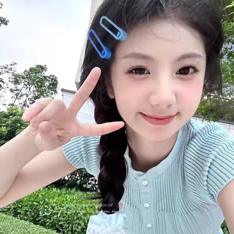 2025 primavera Klein azul clip de cabello nueva tarjeta de cabello sin rastro rojo en línea con el mismo toque de cabello lateral frisa clip de cabeza