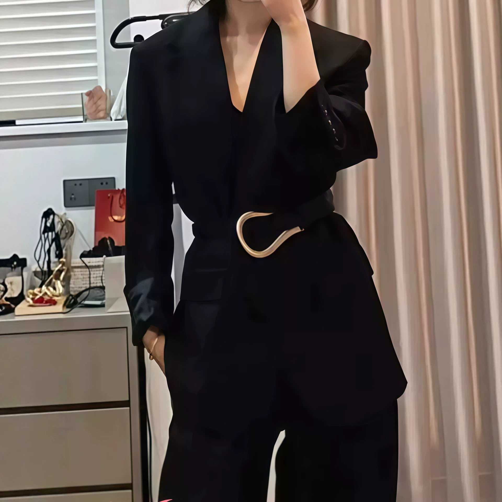 Qızıl tokalı beli bağlanan teksturalı blazer