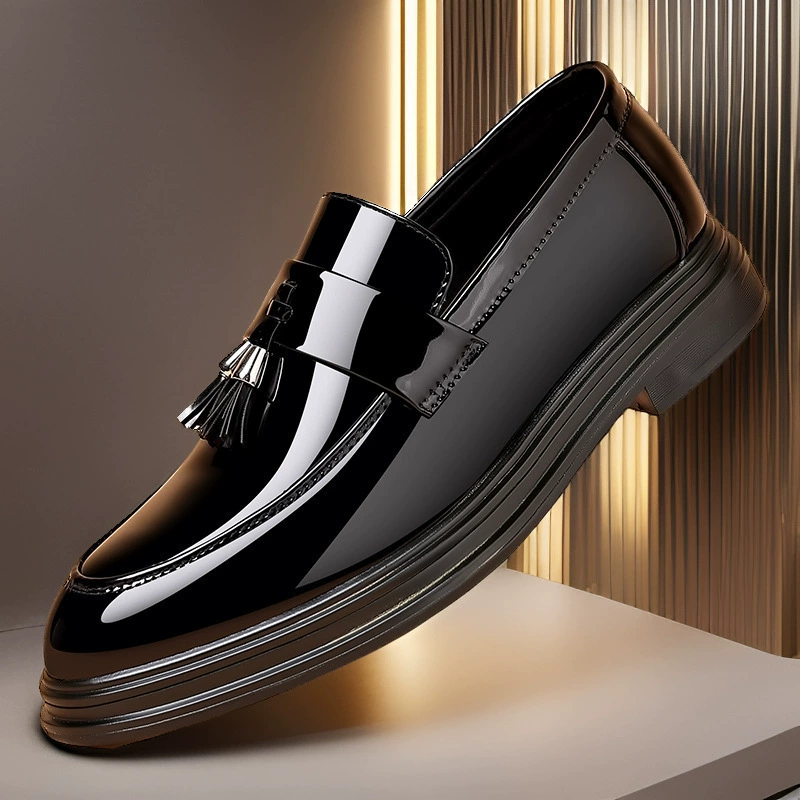 Кожаные туфли мужские осенние яркие лица плюс размер бизнес-православие юные дикие повседневные мягкие подошвы черные мужские свадебные туфли