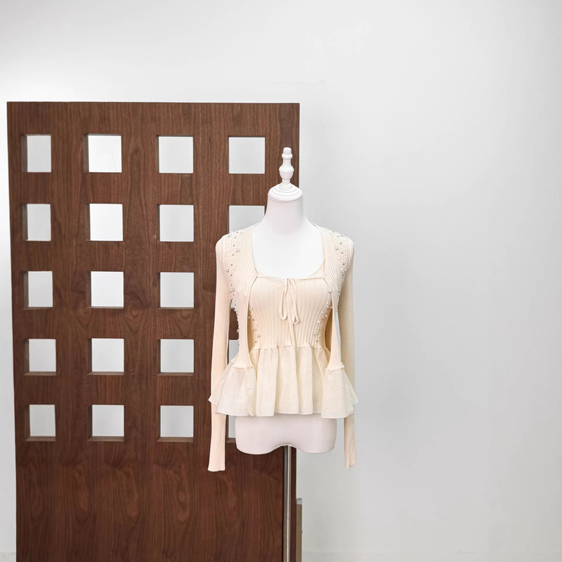 Hot Girls Hollow Tassel Long-sleeved Knitwear Women's Spring 2025 New Design Sense Lace-up Cardigan Vest Two-piece Set