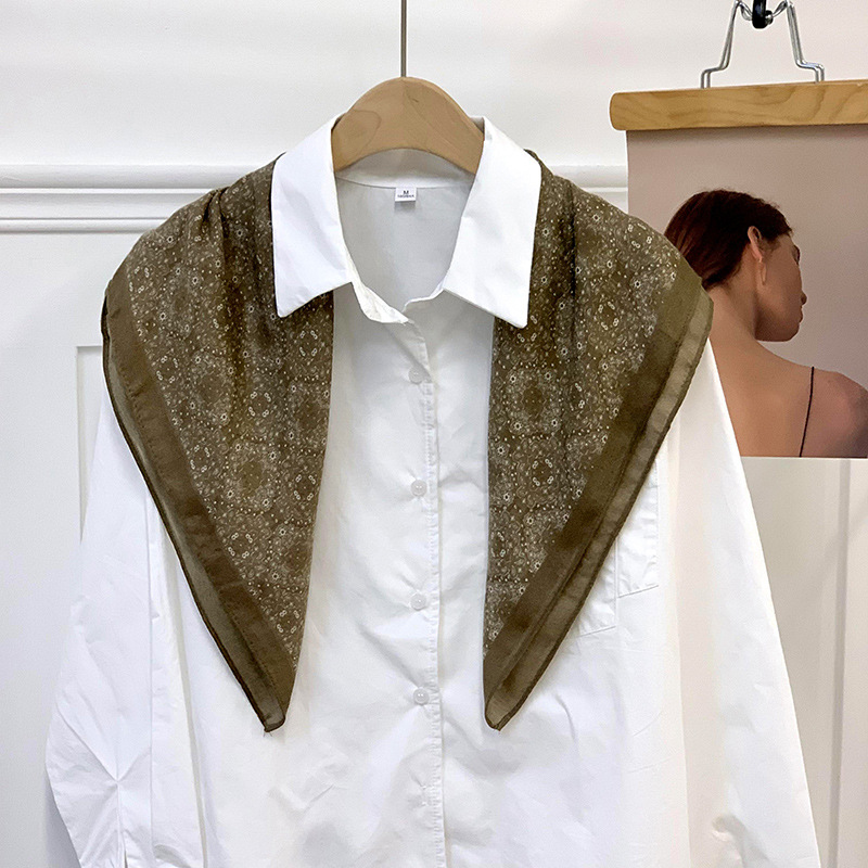 Pequeña toalla cuadrada bufandas de seda 2025 nueva moda bufandas de invierno mujeres de alta calidad bufandas de cuello al por mayor