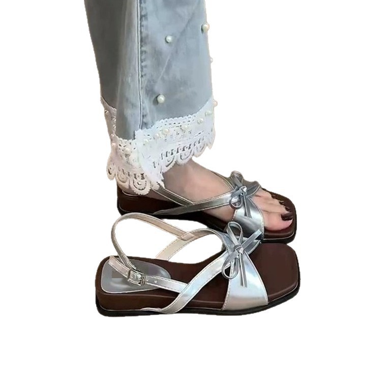 Sandalias de tacón grueso con una sola palabra francesa para mujeres 06 nueva ropa exterior de verano con falda de dedos descubiertos sandalias romanas