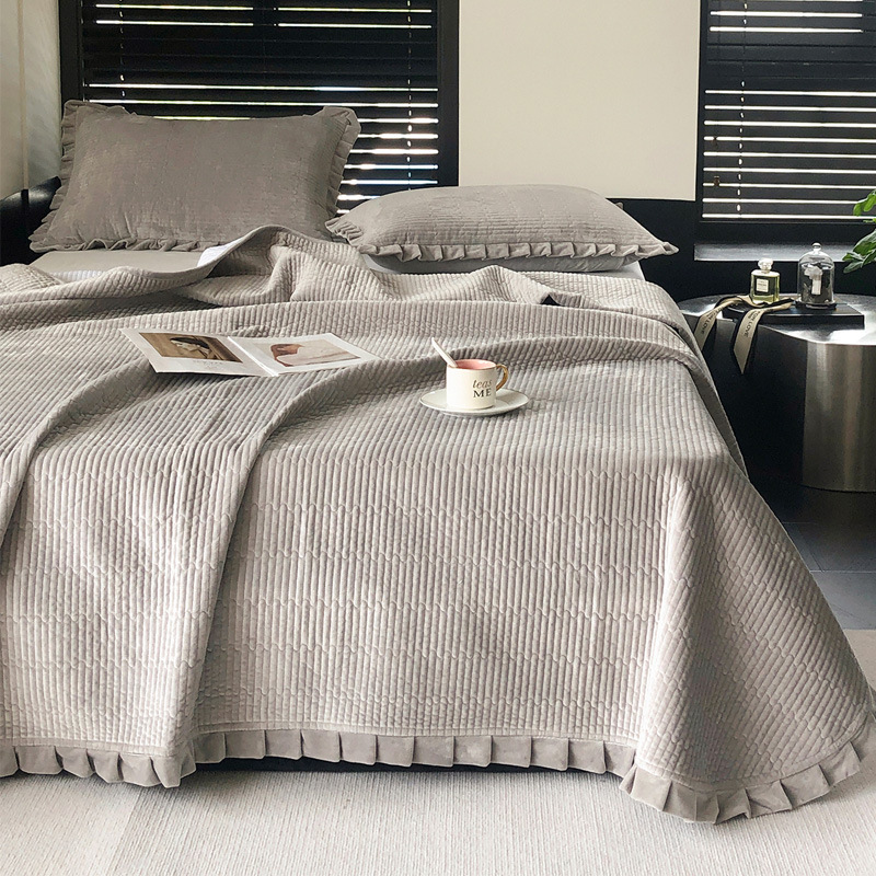 Winter Thickeneded Milk Velvet Quilted Bed Cover Three-Piece Set Anti-Static Quilted Thickeneded Warm Baby Velvet Bed Sheets Lace