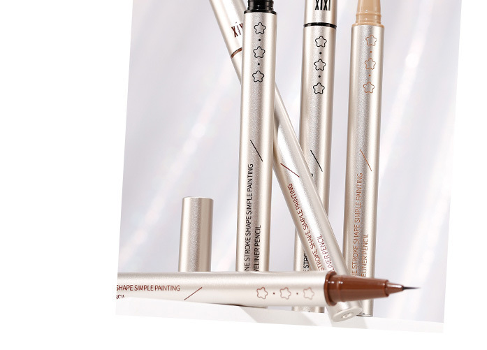 xixi's eyeliner pencil is extremely fine, waterproof and sweat-proof, and does not easily smudge. It is suitable for beginners and even for those who want to get a dark eye undefined