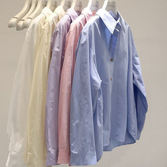 純綿のシャツの女性の春と秋のキャンディー色のPoloの襟の単列はボタンを掛けてゆったりしています。