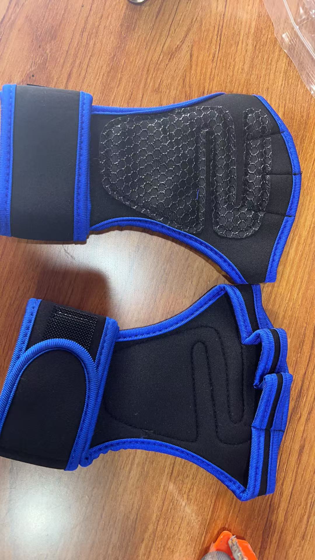 진한 파란색 모델 A