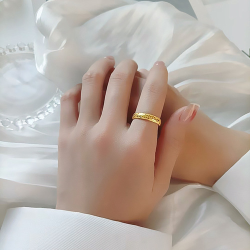  new fashion classic small sequin honeycomb ring niche same style sparkling fish scale titanium steel ring