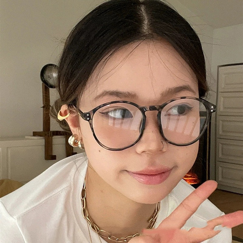 Round glasses frame with beige-colored rice grain design, suitable for natural makeup and large faces, unframed glasses, trendy for fashionable women and internet influencers.