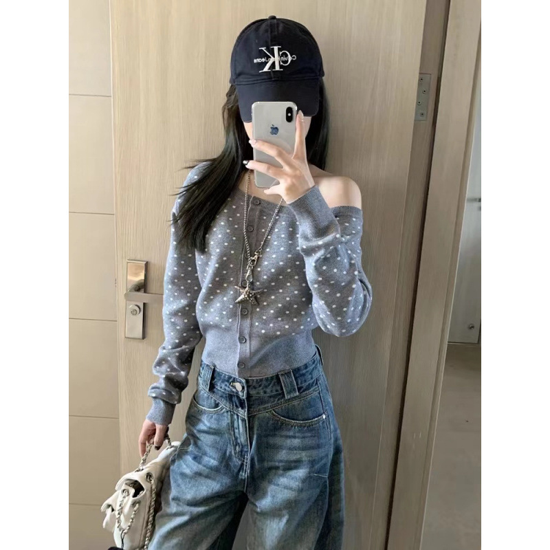 Gray Polka-Dot Slanted Shoulder Knitwear for Women 25 Autumn and Winter Slim Design, Unique and Beautiful Age-Reducing Top Gray Polka-Dot Slanted Shoulder Knitwear for Women 25 Autumn and Winter Slim Design, Unique and Beautiful Age-Reducing Top