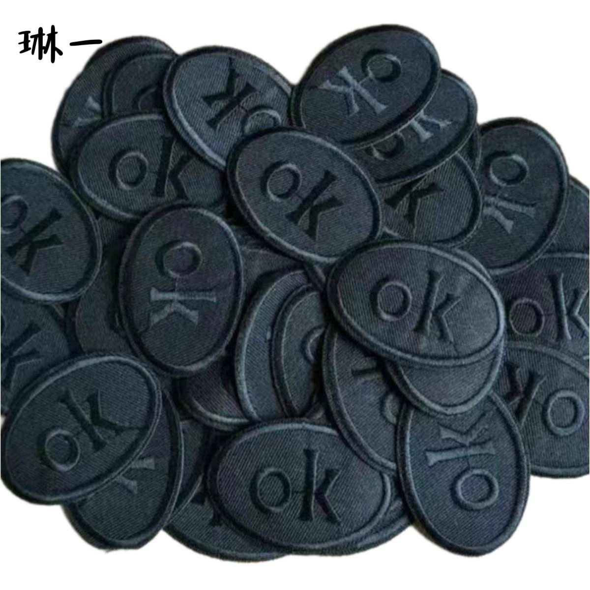 [92% положительный рейтинг] Оптовая и розничная продажа универсальных однотонных школьных форм с отверстиями для глажки, стиль "дымчатый", маленькие отверстия, оптом.