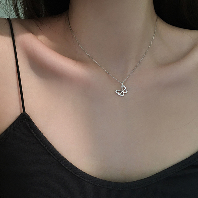 Silver Butterfly Simple Ladies Hollow Butterfly Pendant Diamond Clavicle Alloy Chain display picture 1