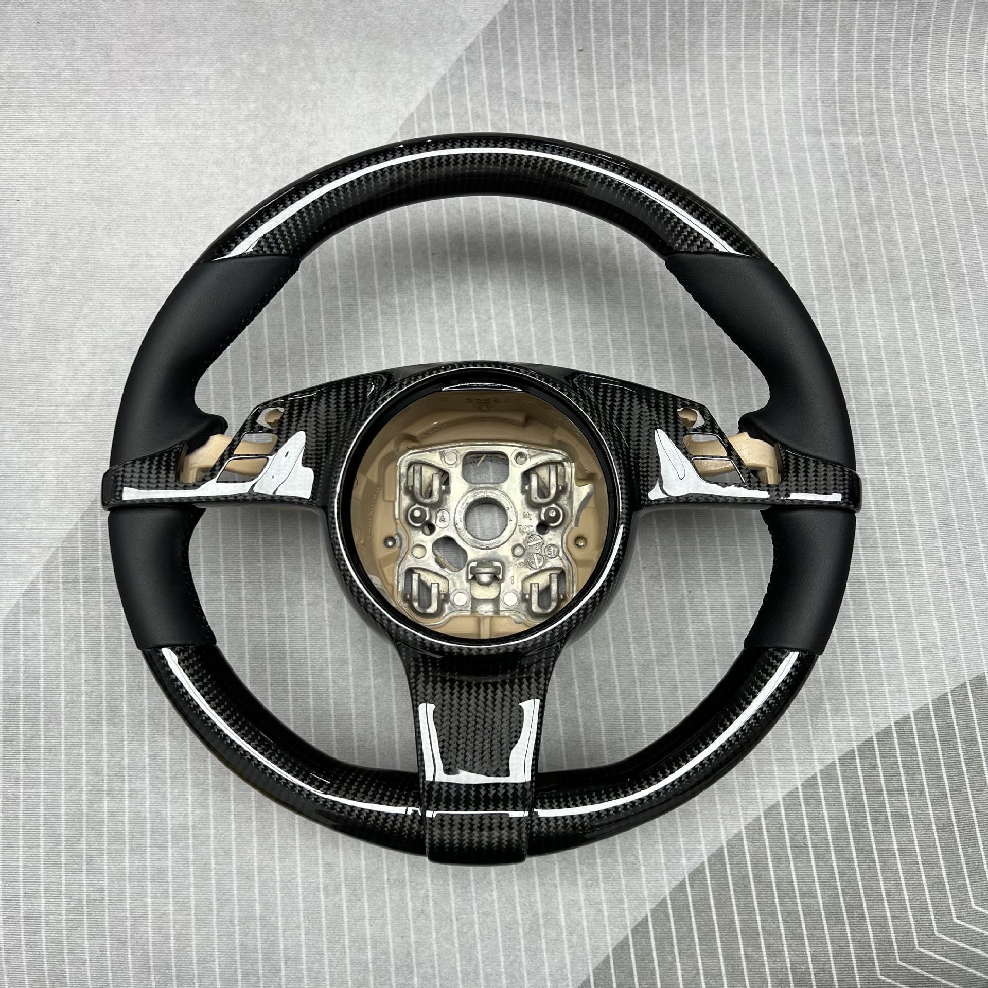 Carbon Fiber Steering Wheel Customization Suitable for Porsche Macan Cayenne Panamera Steering Wheel Processing