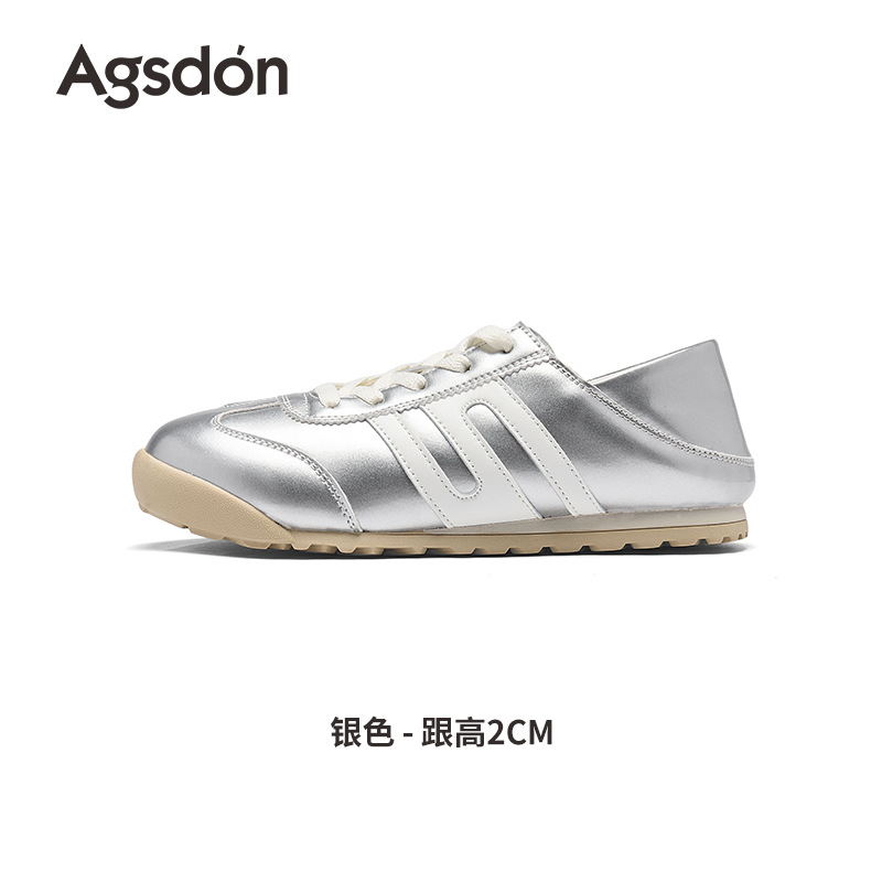 Zapatos blancos con suela plana para mujeres, verano de 2025, nuevos zapatos de suela gruesa para pisar dos zapatos casuales.