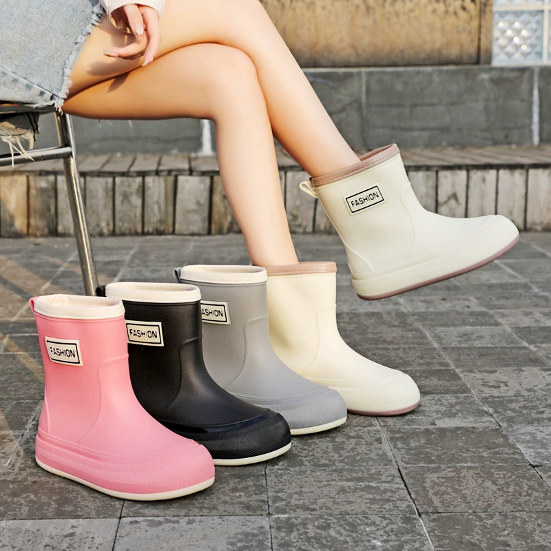 Новая модель сапоги дождя женская мода на улице водонепроницаемый набор обуви нескользящая обувь на толстой подошве износостойкая резиновая обувь короткая трубка дождевая сапоги на кухне рабочая обувь
