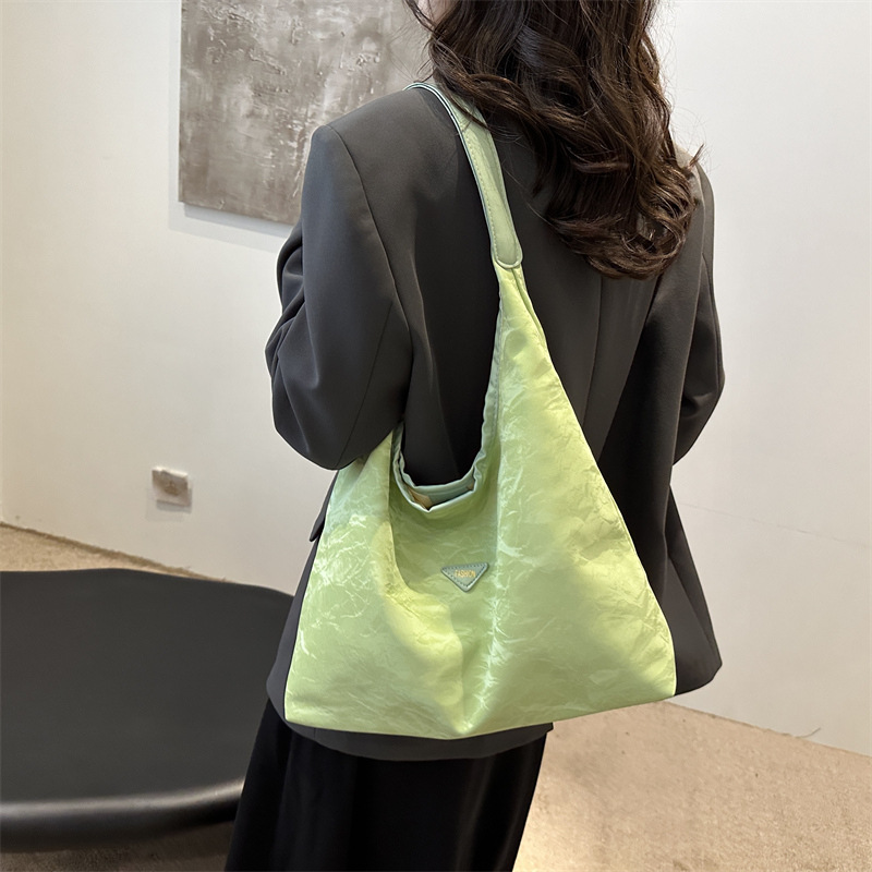 Bolso para mujeres 2024 nuevo este año popular bolsa de gran capacidad bolsa de hombro de verano universal bolsa de clase de estudiantes universitarios