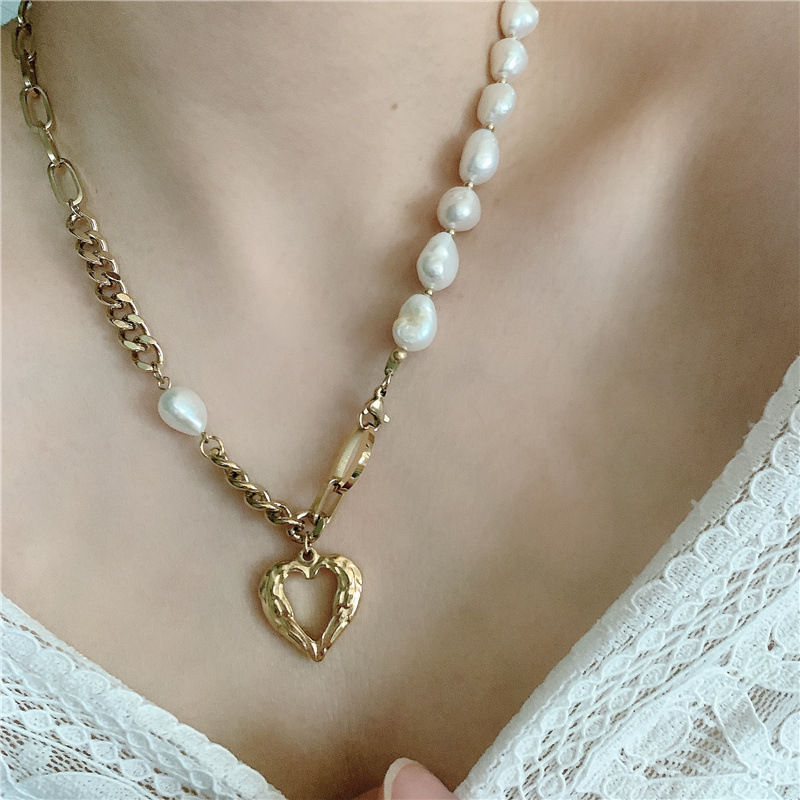 Baroque Thick Chain Pearl Hollow Heart-shape Necklace display picture 8