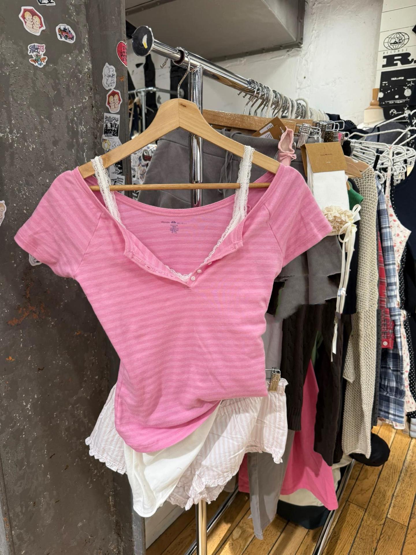 BM风  美式辣妹粉色条纹短袖T恤女bm修身显瘦五粒扣百搭显白上衣