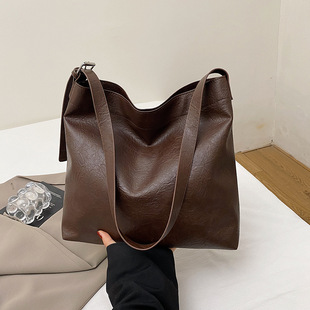 Lazy Large Capacity Tote Bag Women's New 2025 Fashionable Commuting Soft Leather Bucket Bag Texturized Crossbody Shoulder Bag