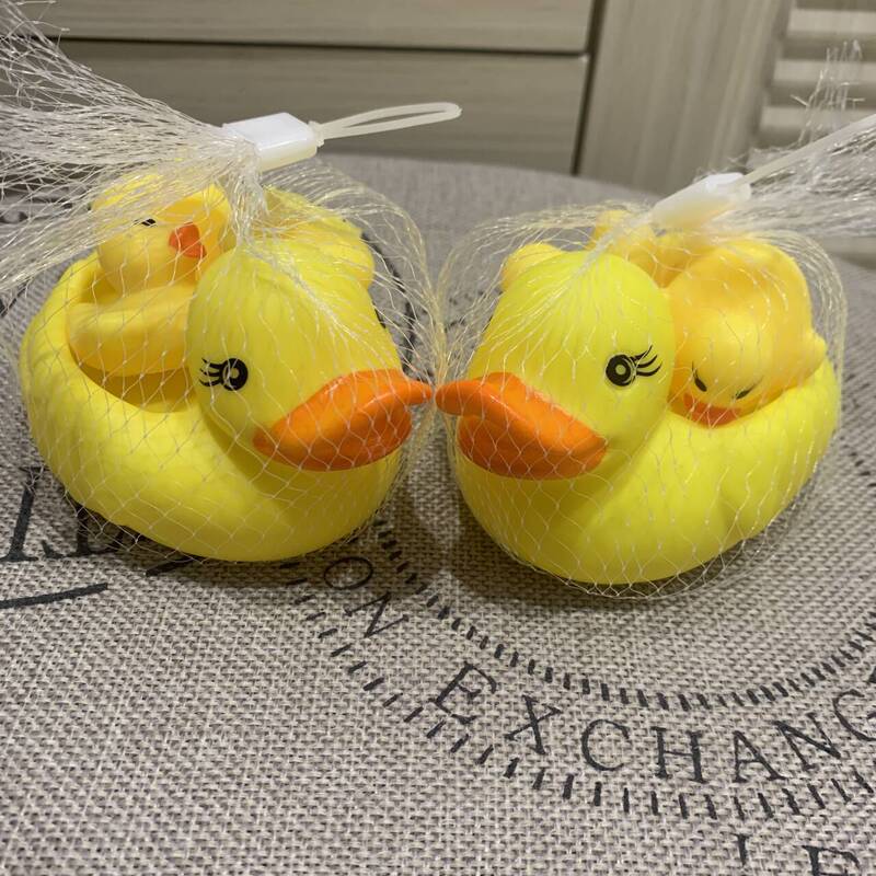 The big and three small pinch call sound bath duck net bag vinyl toy suit big and small yellow duck