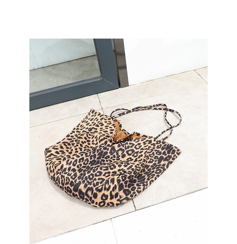 Women's Large Flannel Leopard Streetwear Open Tote Bag display picture 12
