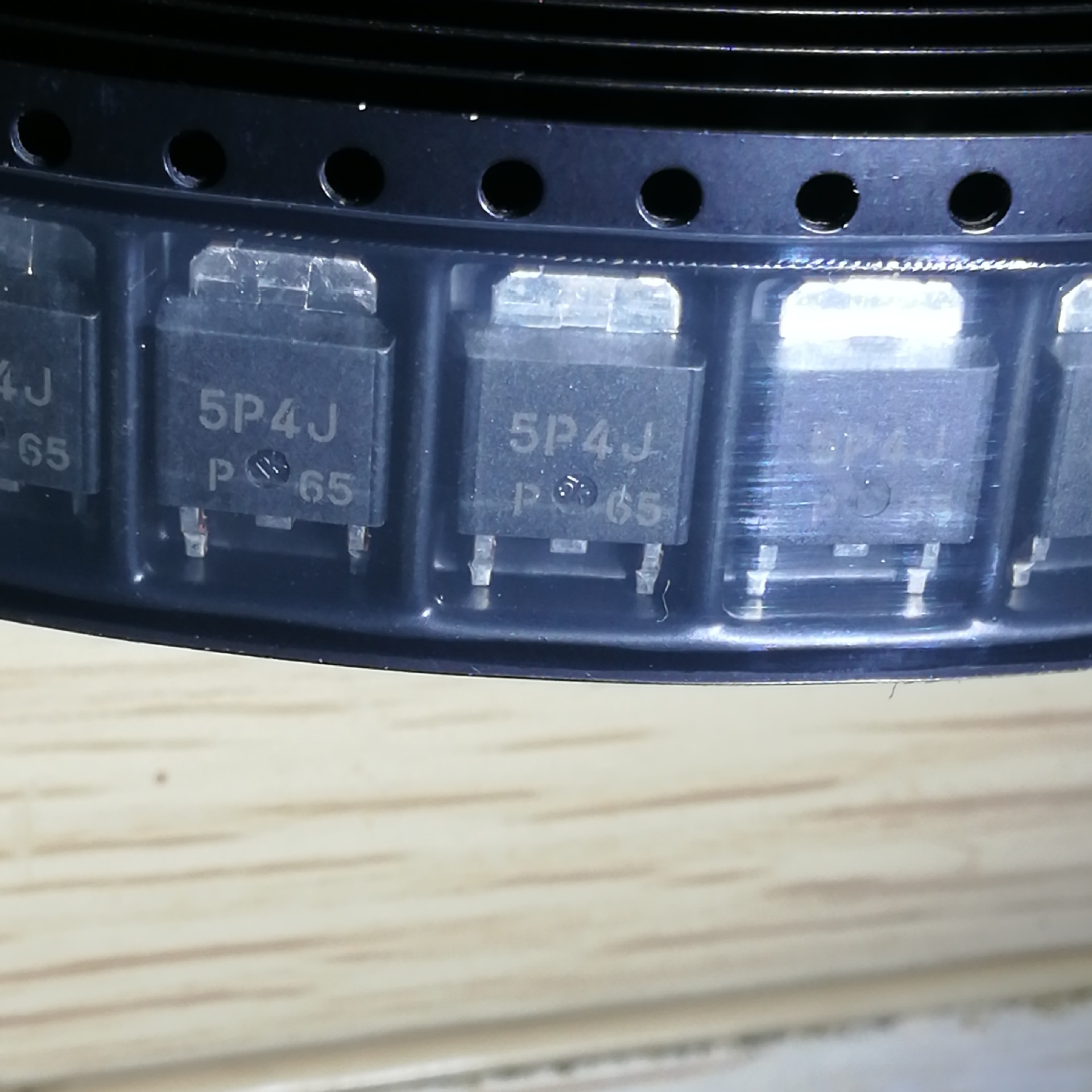 5P4J 单向可控硅5P4J-Z-E2 贴片SOT-252