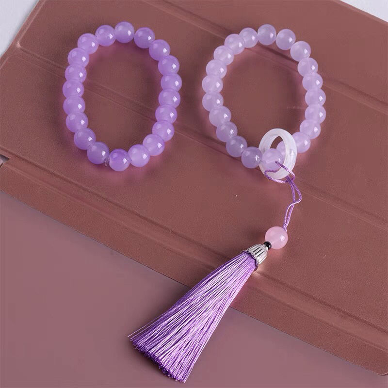 손에 들고 보라색 두 조각